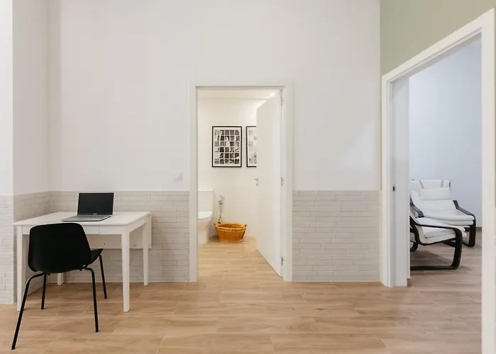 New! Comfort And Style Steps From Everything Apartamento