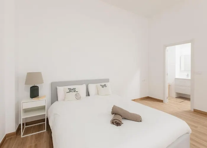 New! Comfort And Style Steps From Everything Apartamento *