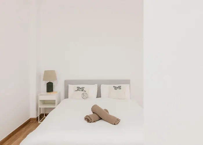 New! Comfort And Style Steps From Everything * Valência