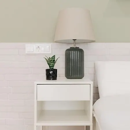 Apartment New! Comfort And Style Steps From Everything