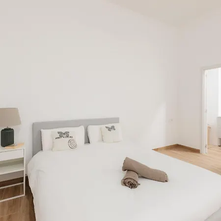 New! Comfort And Style Steps From Everything Appartement *