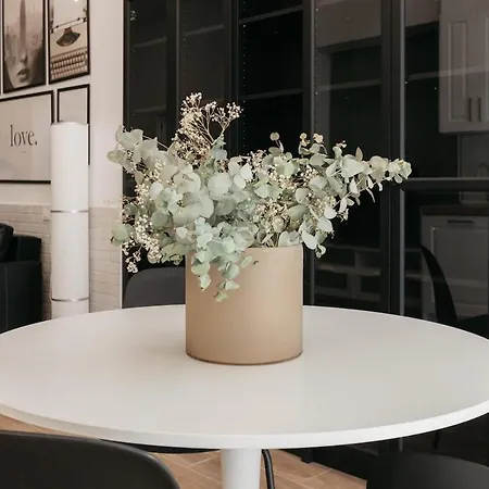 New! Comfort And Style Steps From Everything Lejlighed *